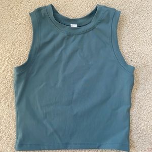 NWOT Paragon Columbia Crop Top